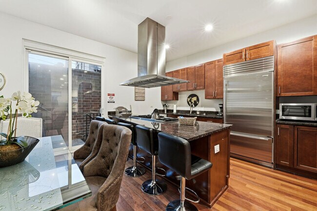 Building Photo - 1621 W Beach Ave