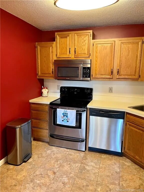 Building Photo - 1611 Twin Circle Dr