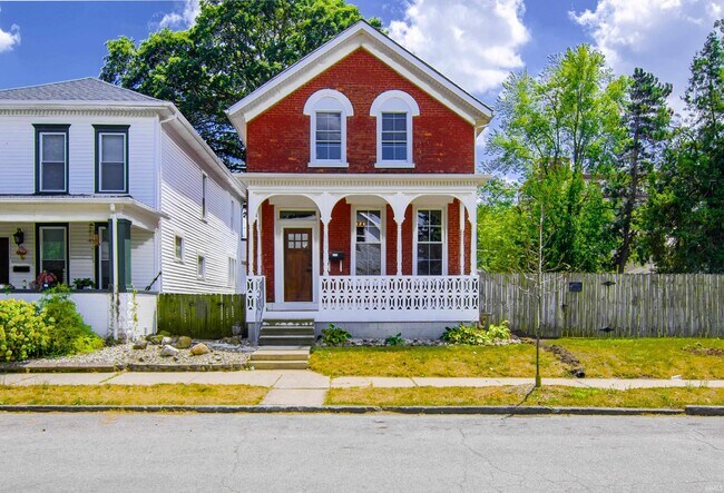 Primary Photo - 605 Lavina St