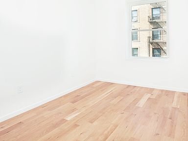 Building Photo - 410 E 153rd St