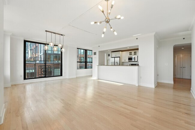 Building Photo - 1025 Maxwell Ln
