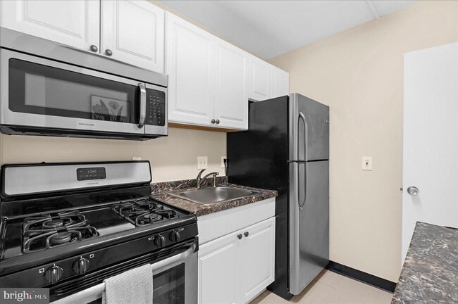 Building Photo - 5500 Friendship Blvd
