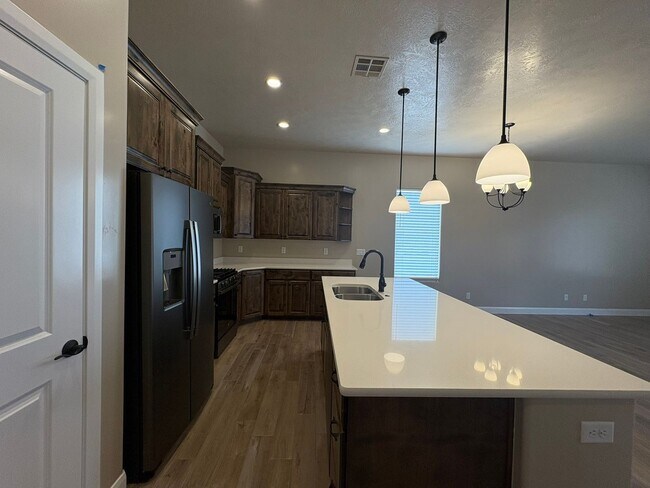 Building Photo - Townhome in Hurricane