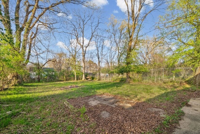 Building Photo - 2 Bedroom Pet Friendly Home For Rent Near Madison Street!