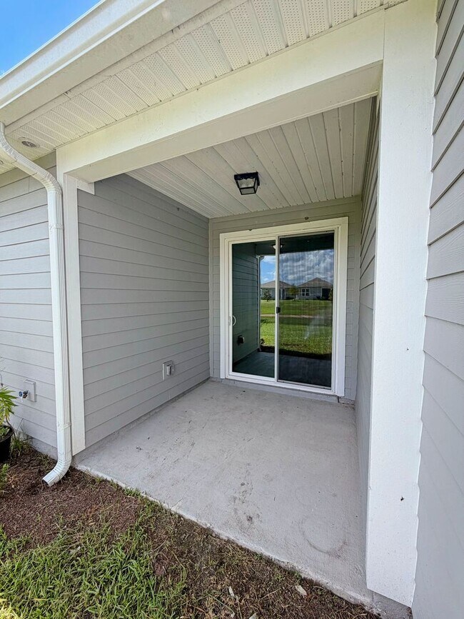 Building Photo - Beautiful 3 Bedroom, 2.5 Bathroom Townhome + Loft in Gated SilverLeaf Community