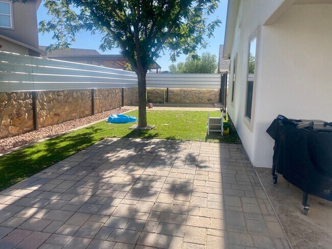 Building Photo - 7324 Vista De Sobre Dr