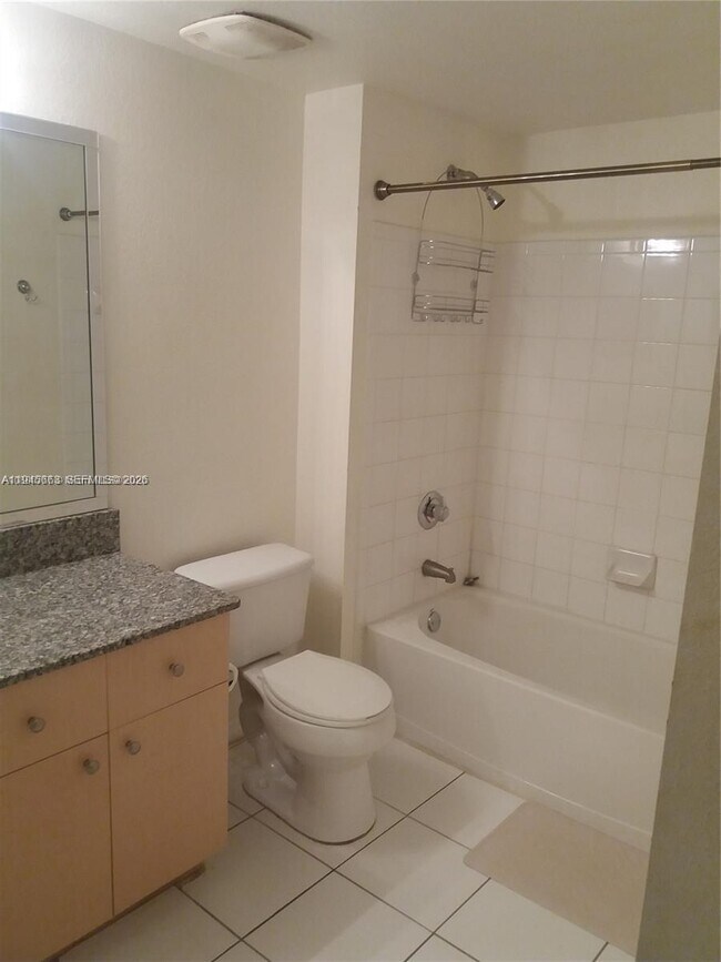 Building Photo - 2589 Centergate Dr