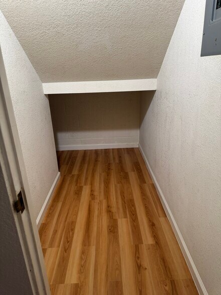 Building Photo - 947 Laki Rd