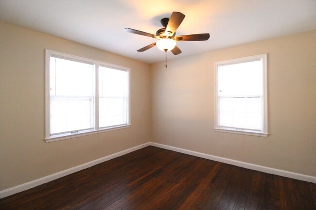 Building Photo - February FREE On This 1 Bedroom 1 Bath Duplex in Navy Hill Area in Olathe