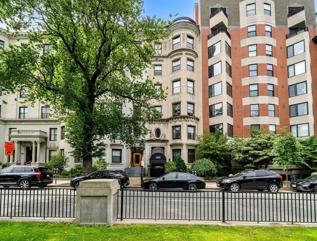 Building Photo - 386 Commonwealth Ave