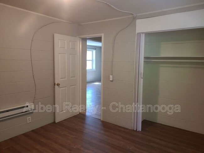 Building Photo - 713 Lupton Dr