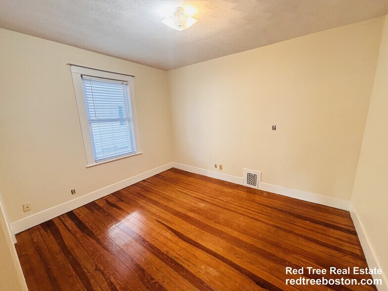 Building Photo - 39 Montfern Ave