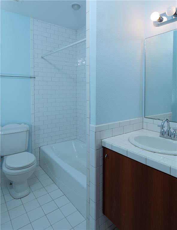 Building Photo - 1408 W 51st St