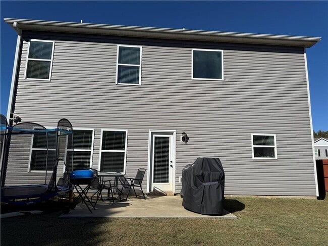 Building Photo - 176 Village Way SW