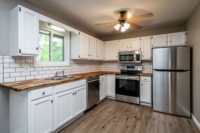 Building Photo - 4300-4302 Mount Carmel Lane