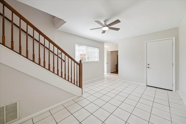 Building Photo - 9777 Larston St