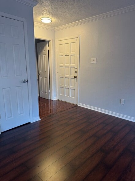 Building Photo - 883 Dublin Dr