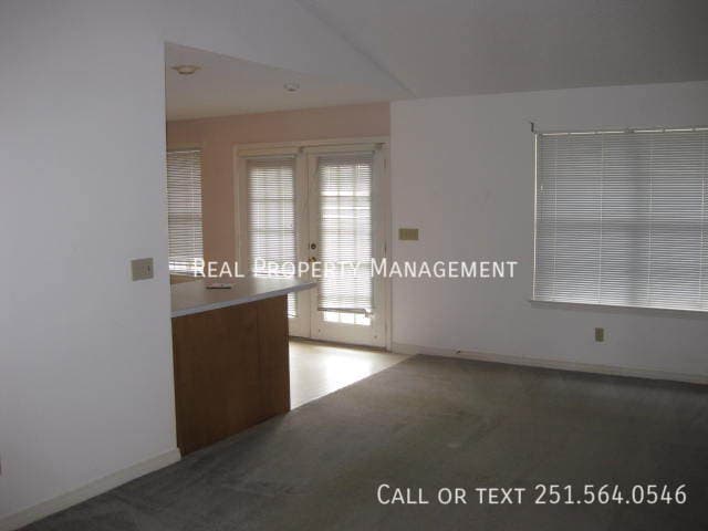 Building Photo - 420 Lakeview Dr W