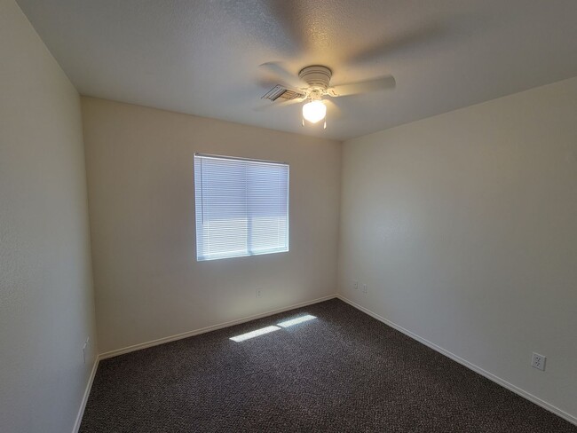 Building Photo - 3 Bedroom Home in Bullhead City