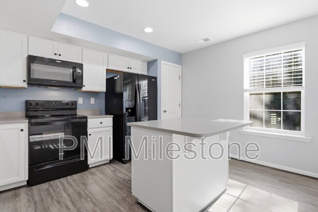 Building Photo - 65 Darien Dr