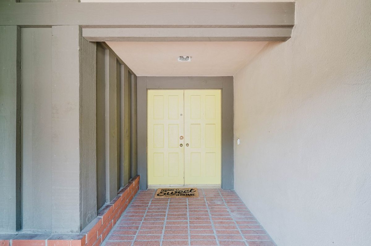 Building Photo - 906 Whitehaven Terrace