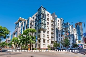 Building Photo - Spacious East Village Penthouse Studio at Metrome! Small Pet Ok! 1 Parking Space Included!