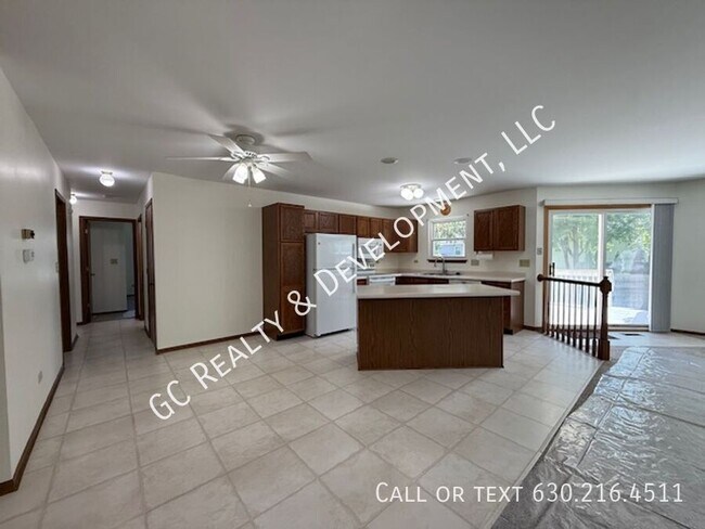 Building Photo - 735 Grandview Dr