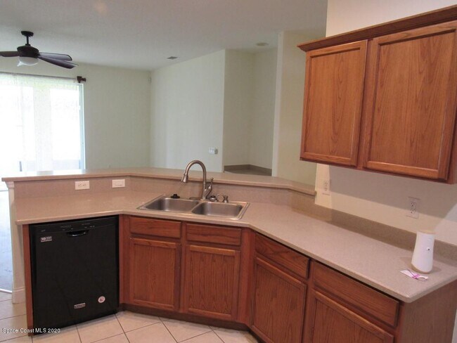 Building Photo - 1741 Bridgeport Cir