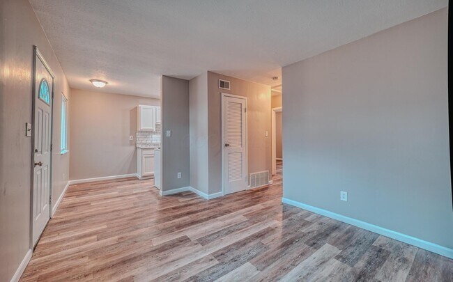 Building Photo - 2735 Joyce Ave