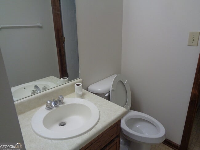 Building Photo - 7045 Brentwood Ct