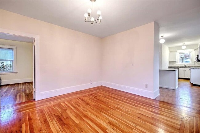 Building Photo - 127 Evergreen St