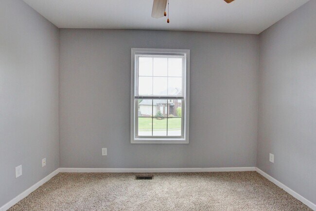 Building Photo - Sweet Splitlevel with Awesome Basement Area