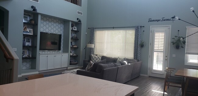 Family room - 1465 W Flamingo Dr