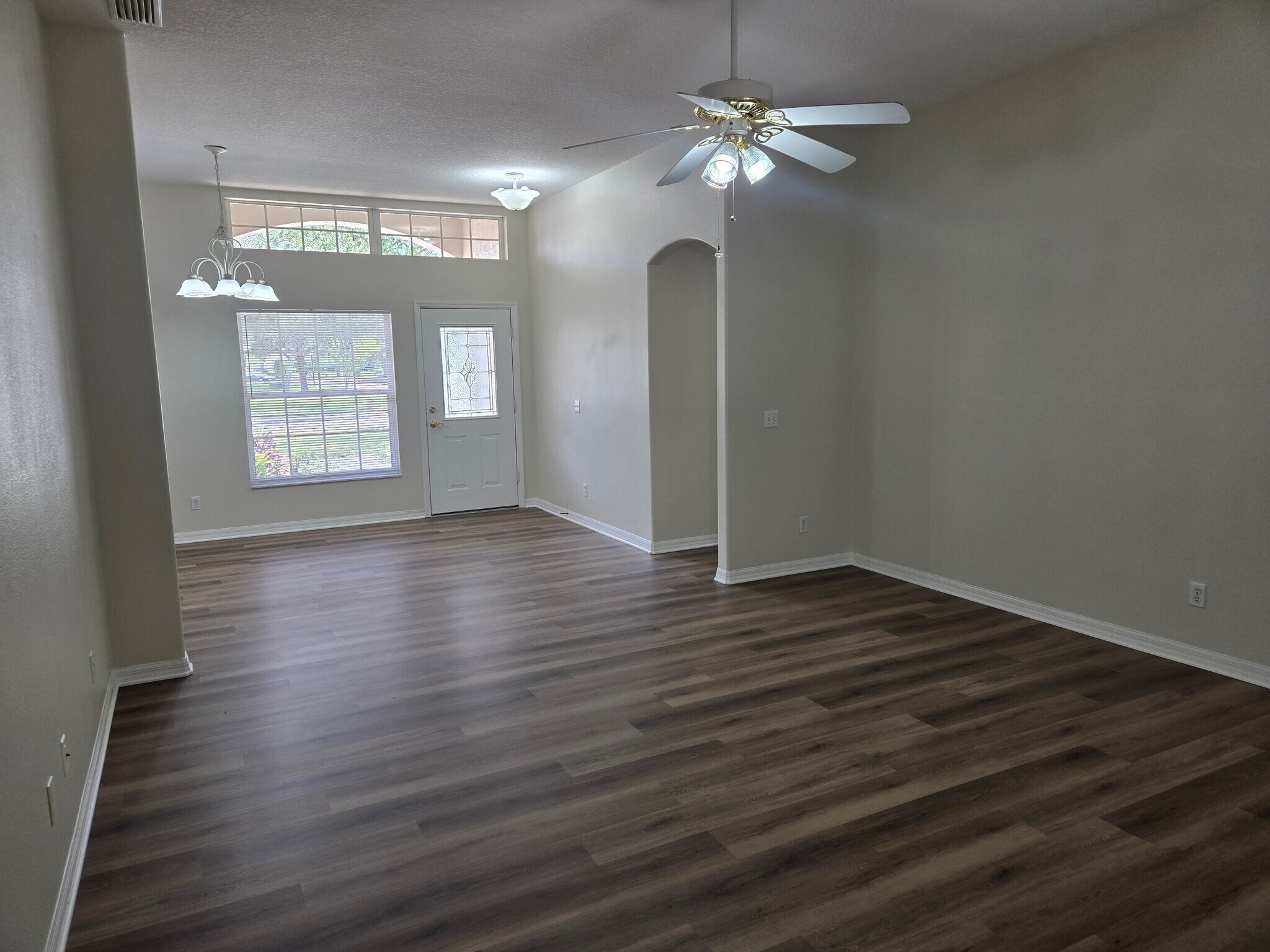 Building Photo - 20 Manderley Ln