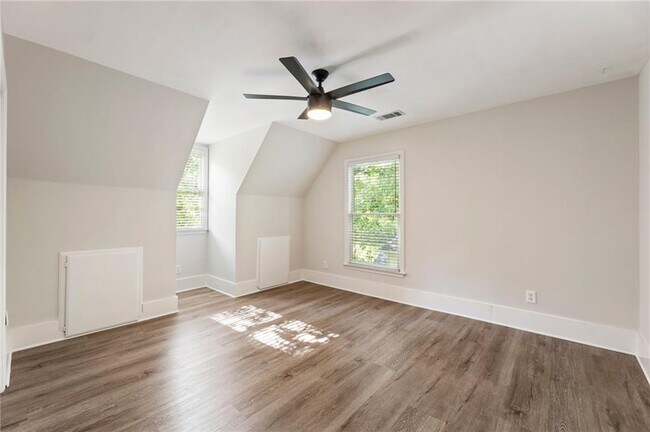 Building Photo - 330 Summerlin Dr