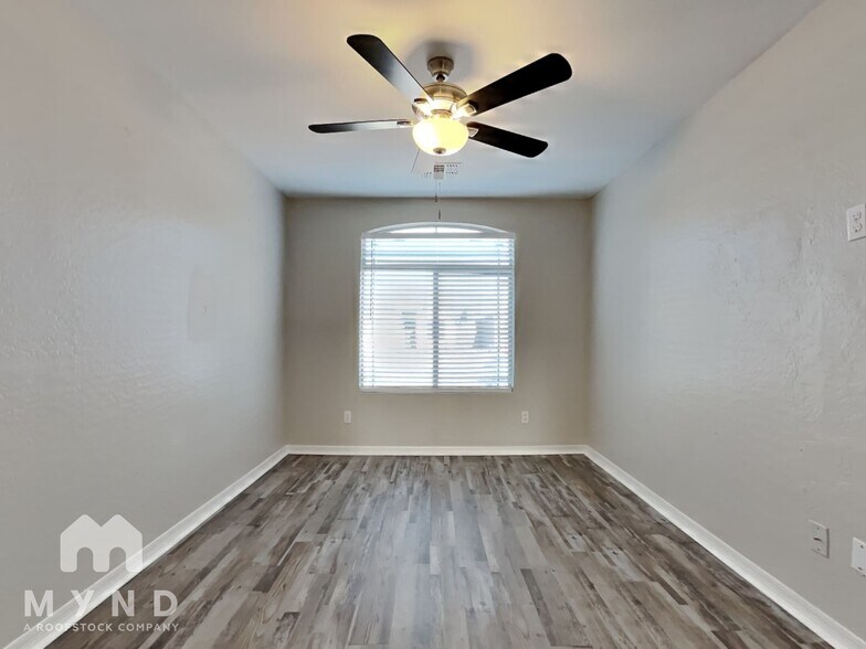 Building Photo - 11143 W Mariposa Dr