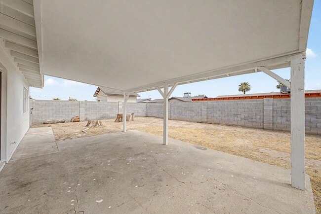 Building Photo - Single Family