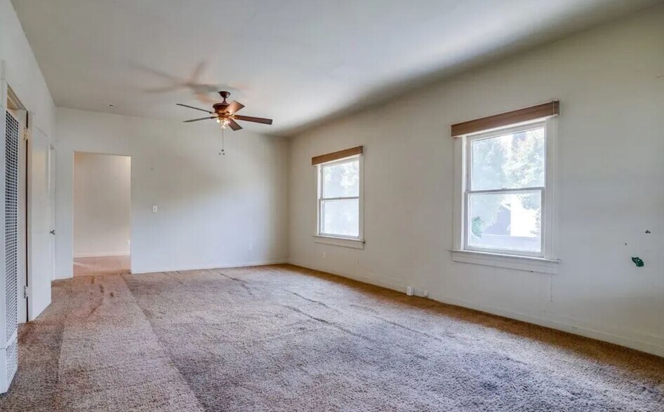 Building Photo - 6826 Hollenbeck St