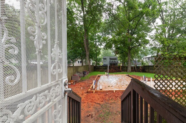 Building Photo - 3bd/2ba Duplex Unit w/ Garage in Ideal Loc...