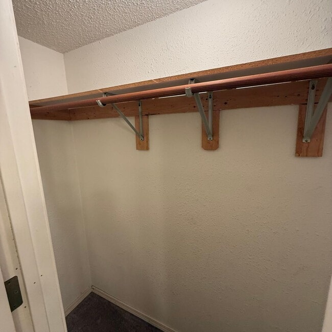 Building Photo - 2 bedroom 2 bath duplex in Nixa available now