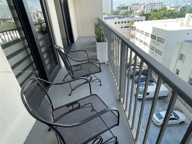 Building Photo - 2625 Collins Ave