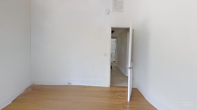 Building Photo - 57 Bull St