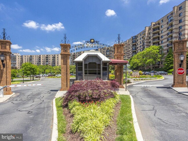 Building Photo - 8350 Greensboro Dr