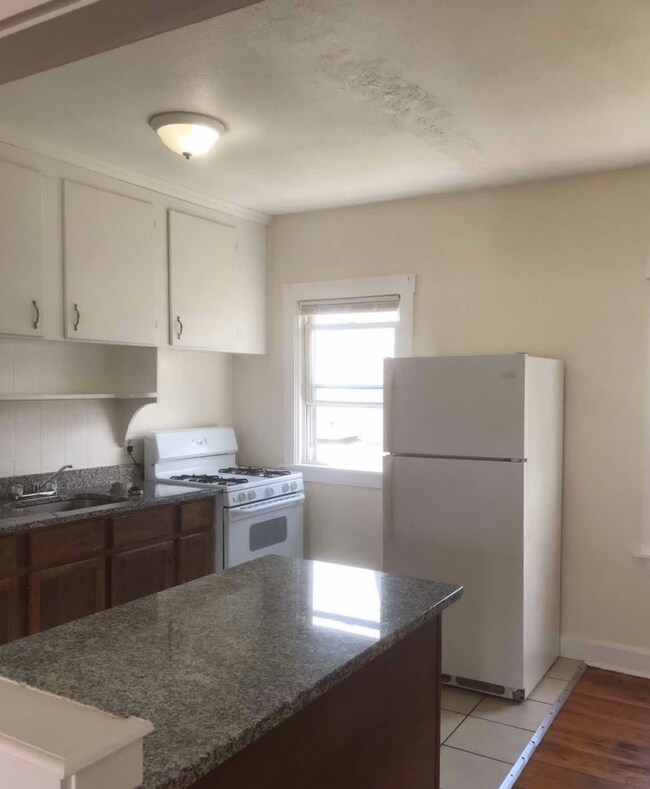 Building Photo - 118 Seabury St