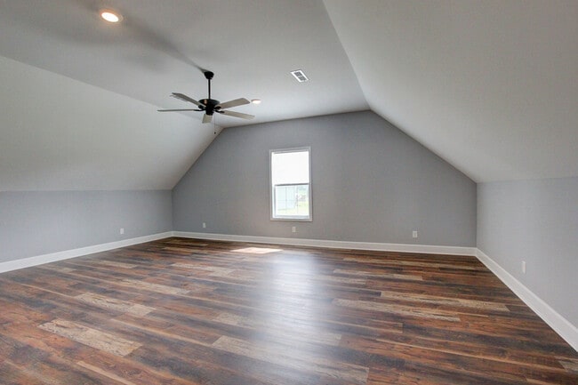 Building Photo - 133 Riverbend Dr