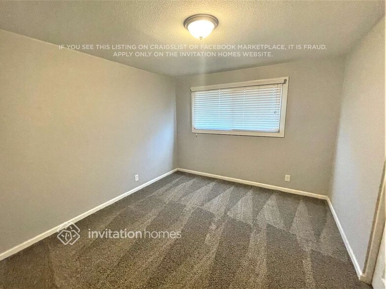 Building Photo - 943 E Manhatton Dr