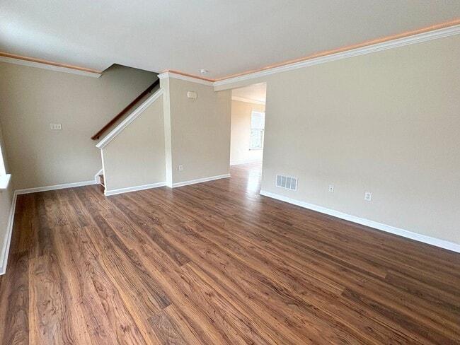 Building Photo - 3 Bedroom 2.5 Bathroom in York!