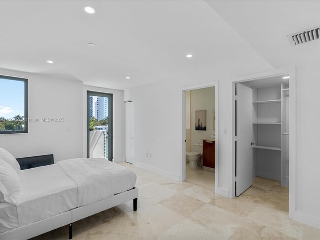Building Photo - 155 N Shore Dr