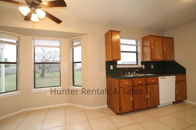 Building Photo - 4604 Fieldcrest Dr