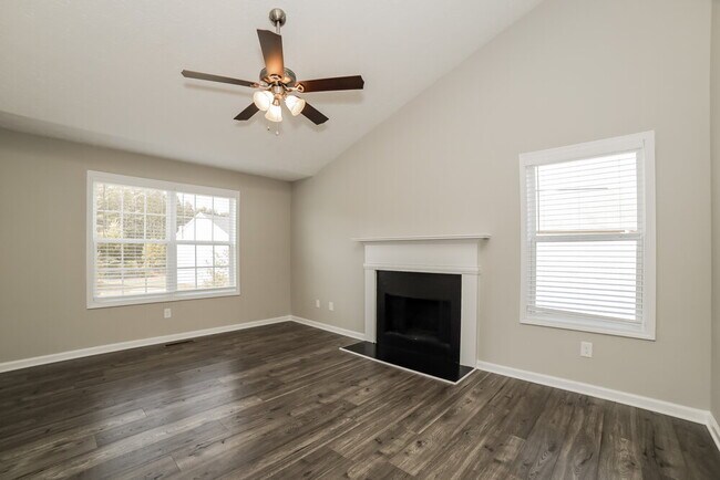 Building Photo - 104 Rockefeller Ln